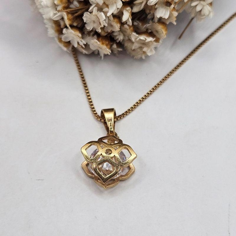COLAR DE PEDRA E FLOR DOURADO 728