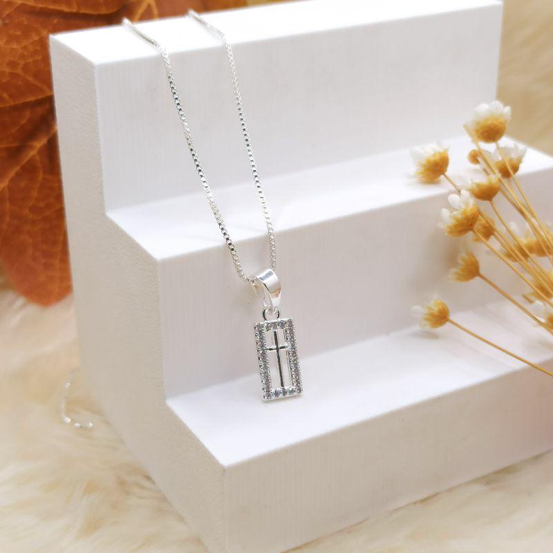 Colar crucifixo